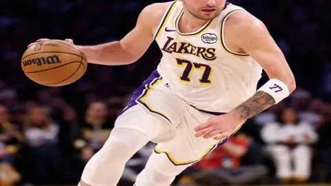 足球新星周定洋英国体检顺利，即将启程加盟深圳新鹏城，开启崭新篇章！