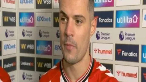 热刺新星处子战连下两城，西蒙斯最佳表现助力热刺零封布伦特福德